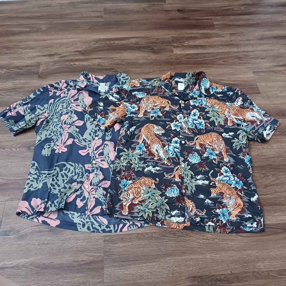 Lot of 2 HM Mens Tiger Leopard Tropical Button Down Shirts Medium Black Green